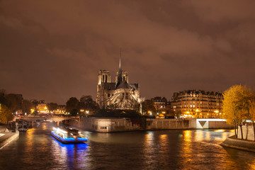 パリのノートルダム大聖堂