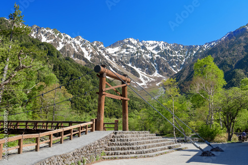 新緑の上高地 河童橋と穂高連峰 Wall Mural Wallpaper Murals Omune
