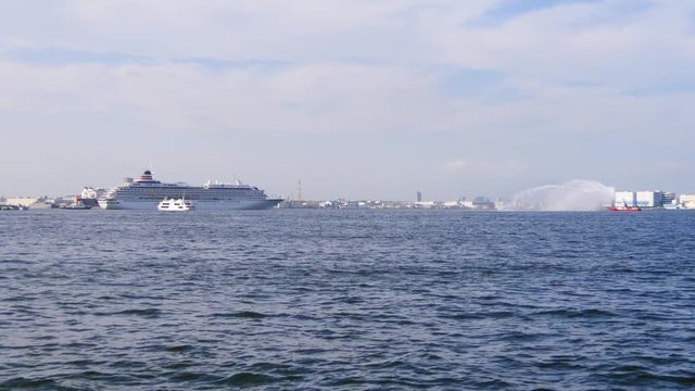 神奈川県 横浜港 豪華客船 出航
