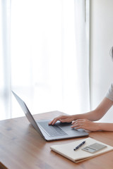 Fototapeta premium テレワーク・デスクワーク・リモートワーク・オフィスワーク A