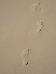 Fußabdrücke im Sand