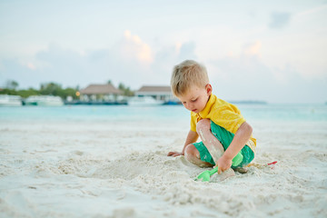 Fototapeta na wymiar Three year old toddler playing on beach