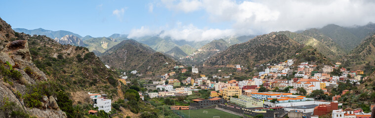 Fototapeta na wymiar Panoramablick auf Vallehermoso, La Gomera, Kanarische Inseln, Spanien
