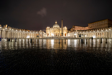 Fototapeta na wymiar Vatican, St. Peter's Square at night