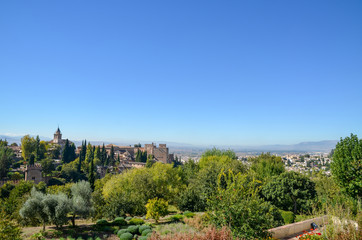 Fototapeta na wymiar ヘネラリフェから見たアルハンブラ宮殿（グラナダ、スペイン・アンダルシア）