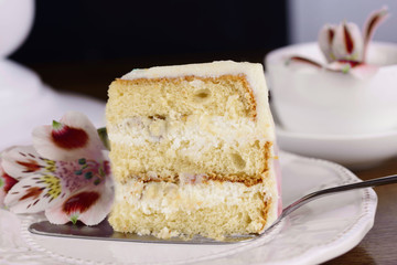 Delicious cake with fresh flowers