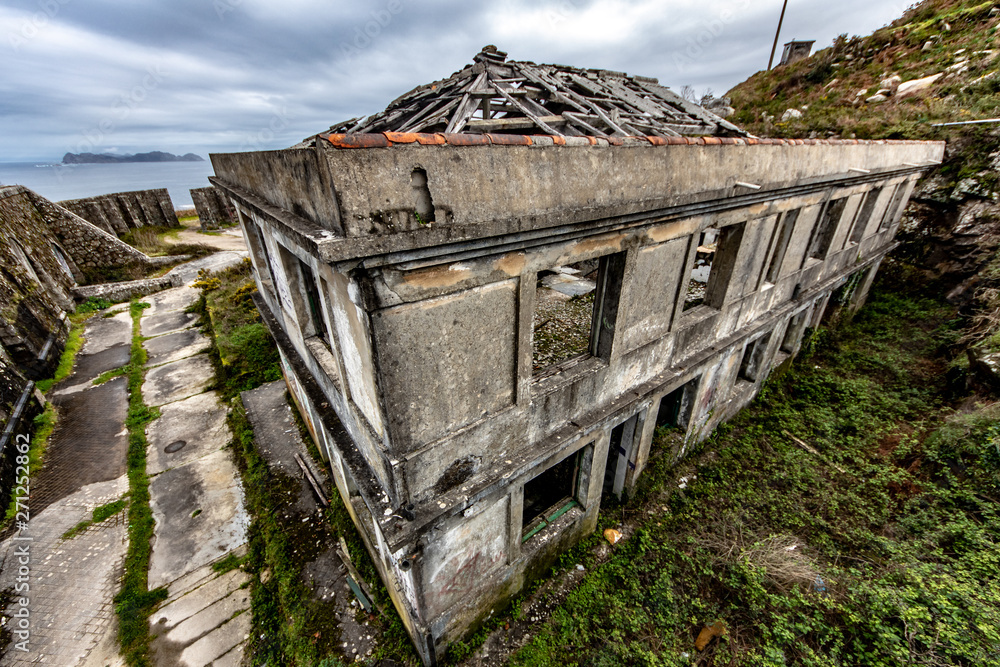 Poster abandoned house