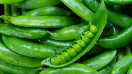 Close up green peas