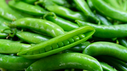 Close up green peas
