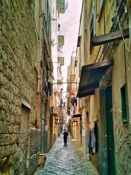 narrow street in napels italy