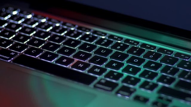 バックライトが点灯するノートPCのキーボード FIX