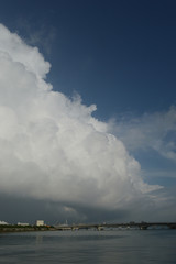 Naklejka na ściany i meble 沖縄の都市に発生した積乱雲