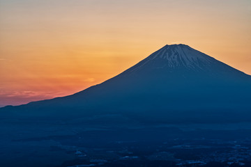 Fototapeta premium 富士見ヶ丘公園から見る夕焼けの富士山