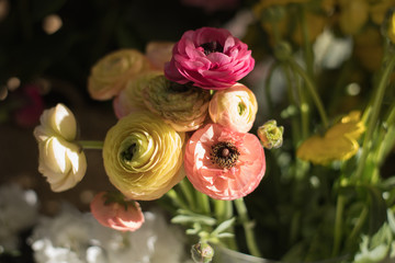 Ramos de flores en los puestos del mercado de Madrid