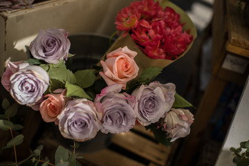 Ramos de flores en los puestos del mercado de Madrid