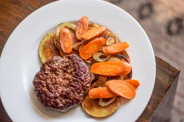 roasted beef burger with vegetables