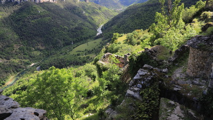 village semi troglodytique d'Eglazines, Gorges du Tarn