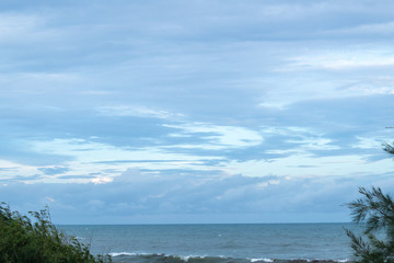 Obraz premium The Atlantic ocean meeting the evening sky
