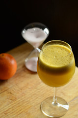 HONEYDEW MELON  CARROTS  ORANGE  GINGER JUICE/HOURGLASS 