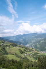 Fototapeta na wymiar Berglandschaft Blick ins Tal