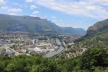 La ville de Grenoble, vue de haut depuis le fort de la Bastille, vue des toîts, Département de l'Isère, France