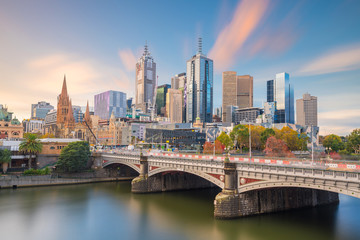 Obraz premium Melbourne city skyline at twilight in Australia