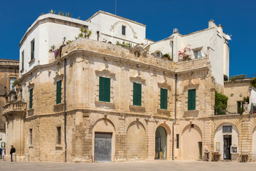 Fototapeta na wymiar Fachada de edificios históricos de la Plaza del Duomo en Lecce, Puglia 