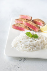 Rice noodles with fried tuna
