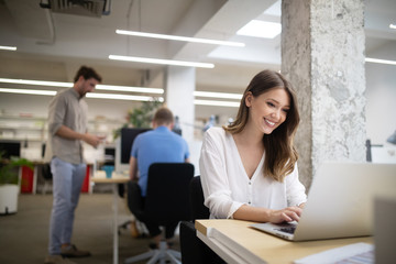 Obraz premium Programmers cooperating at IT company developing apps