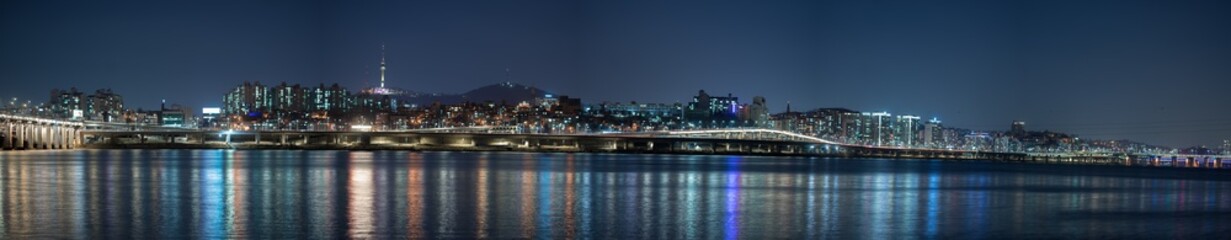 Fototapeta na wymiar Panorama of Seoul at night