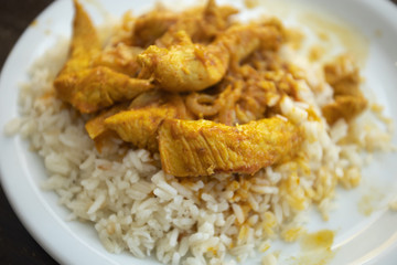 poulet au curry et riz