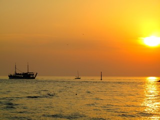 Fototapeta na wymiar Turkey sunset boat
