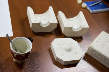 meeting potters. training courses for novice ceramists. the master potter with 15 years of...