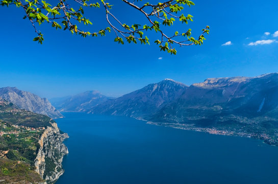 Italy, Lombardy, Lake Garda, View to Tremosine sul Garda