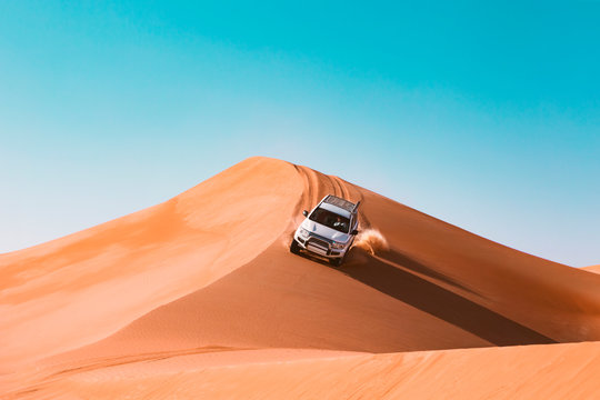 Sultanate Of Oman, Wahiba Sands, Dune bashing in an SUV