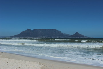 Fototapeta na wymiar Beautiful Cape Town photo showing table mountain and Atlantic ocean and beaches