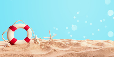 Obraz premium Safety buoy with starfish on a blue bakcground