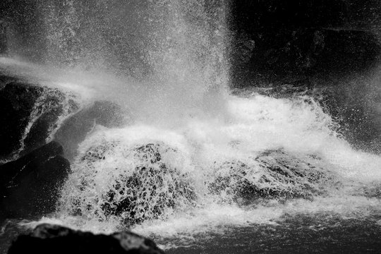 Wasserfall Schwarz/Wei&szlig;