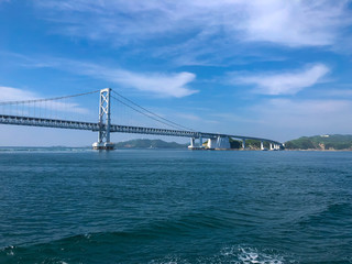 夏の鳴門海峡の鳴門大橋の風景
