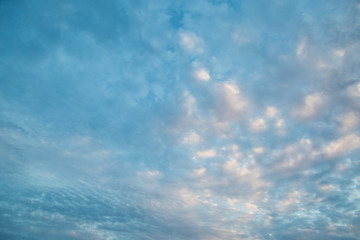 Obraz premium Golden cloud before sunset