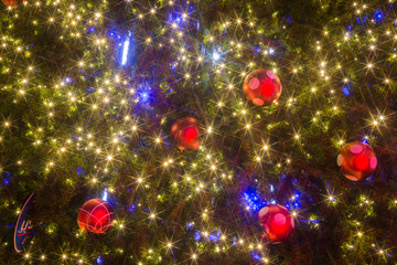 Obraz na płótnie Canvas The lights on the Christmas tree decoration