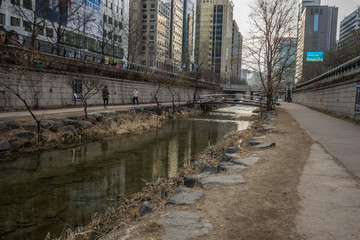 Fototapeta premium water stream in the city