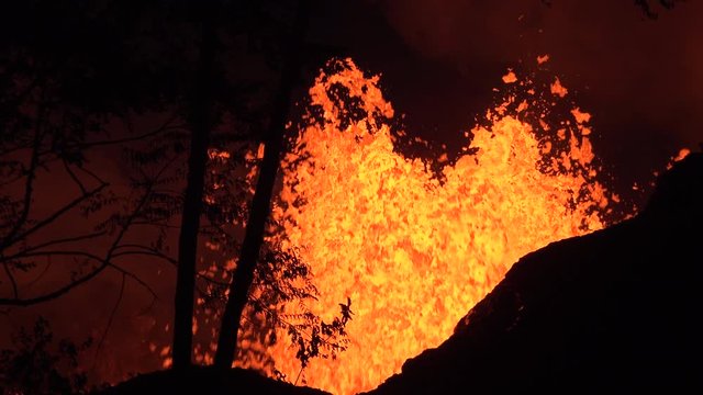 Kilauea Volcano Eruption 2018 - Massive Eruption Of Lava At Night