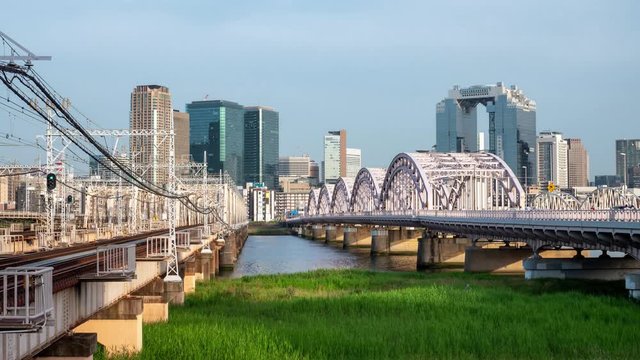 阪急新淀川橋梁と十三大橋 大阪キタの街並み（タイムラプス）