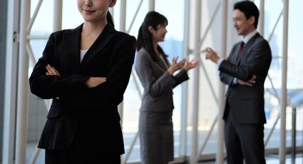 ポートレート　ビジネスウーマン　屋内　