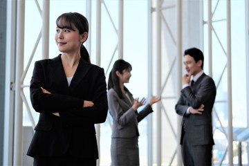 ポートレート　ビジネスウーマン　屋内　