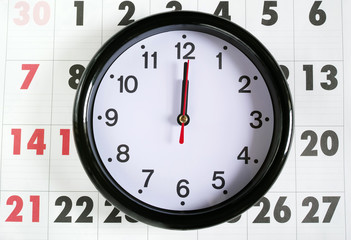 カレンダーと12時の時計