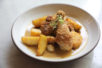 Braised roasted chicken with potatoes