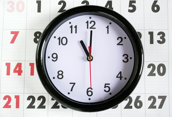 カレンダーと11時の時計