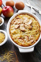 Noodles casserole with apples